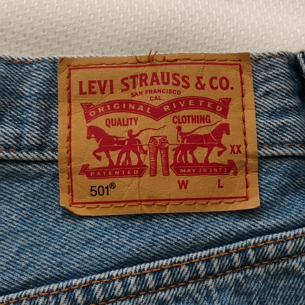 Levis 501 Original Shorts Distressed High-Rise Medium Wash Shorts Waist Size 30 - Picture 7 of 11